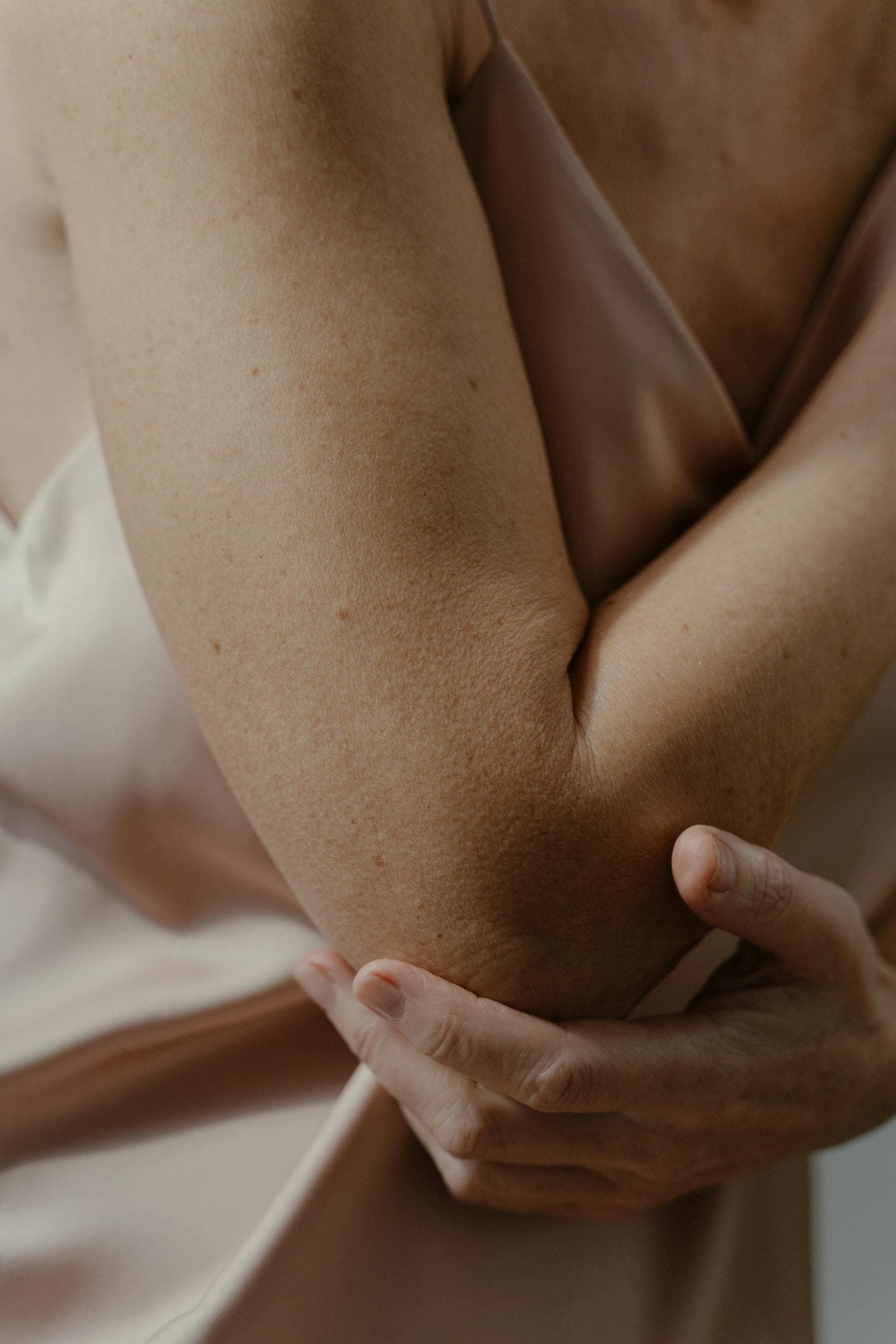 Tenisçi Dirseği (Lateral Epikondilit) Nedir? Fizyoterapi ile Tedavisi
